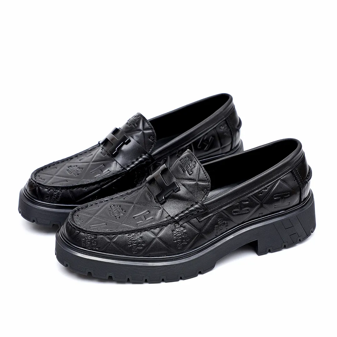 Men's shoes 💰700 💐[HERMES] popular men's shoes counter original items! The world's top brands...Luxury quality...//Fashion and high-end footwear 👍💪🏻...give you a low-key luxury comfort experience👍. The upper is made of pure Italian imported original cowhide embossing. Sweat-absorbent cowhide leather lining. Comfortable and breathable. The original rubber-plastic flower foam light outsole is high-end and classy. Luxurious and noble!! .. OEM factory shipment [Hug] stall.. Original plate. Welcome to taste..39-45 (38.45.46🉑️Customized)